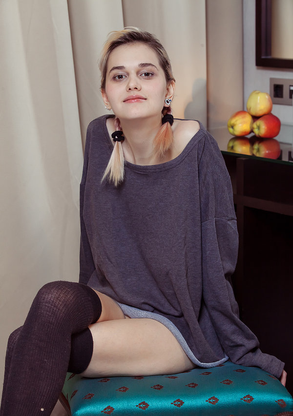 Вика, 18